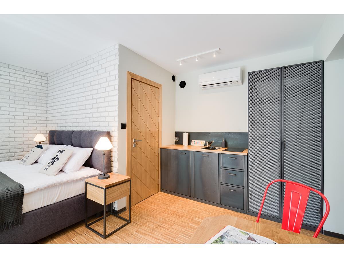 Well Well Aparthotel Cracovie Extérieur photo
